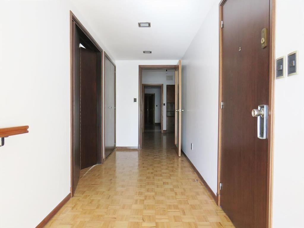 Venta apartamento tres dormitorios y garage Pocitos