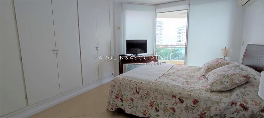 Apartamento en venta de 3 dormitorios en Sol y