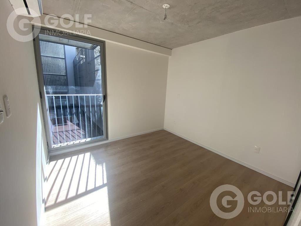 Venta de apartamento de 2 dormitorios con patio y renta