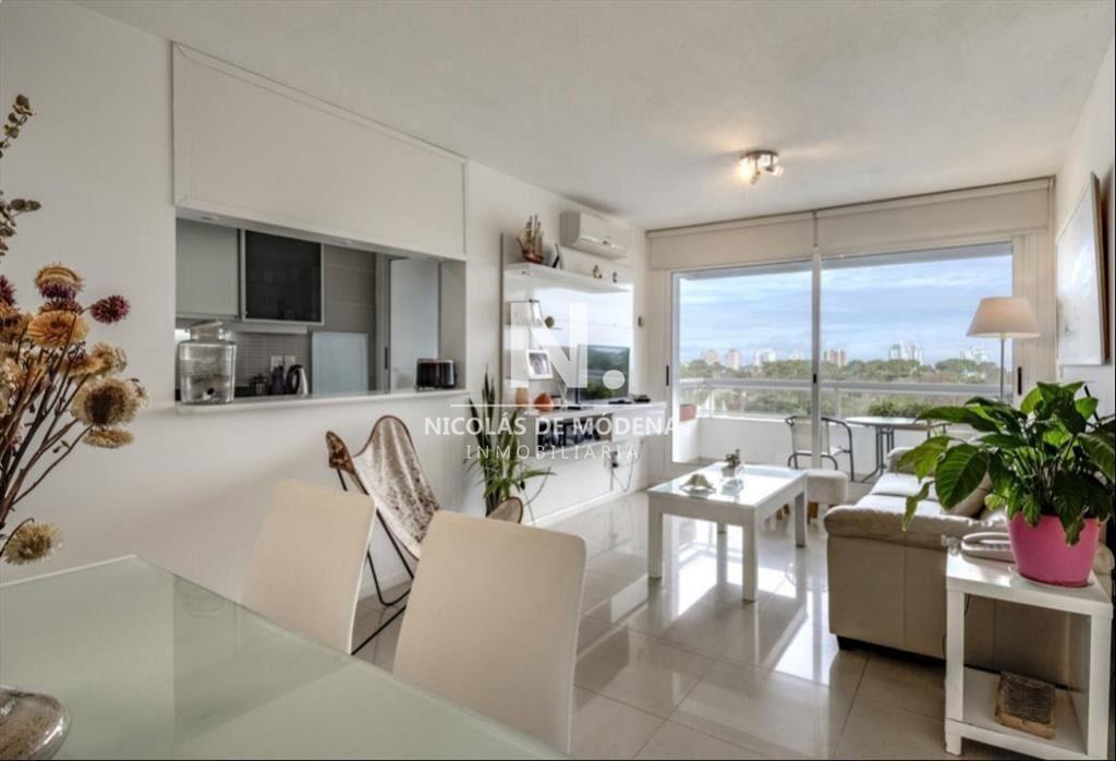 En venta apartamento de 2 dormitorios en Jardines