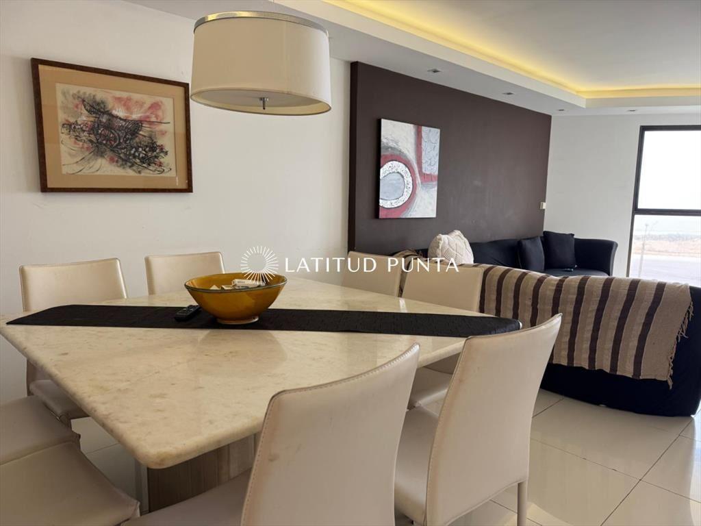 Apartamento frente al mar, 2 dormitorios más dependencia