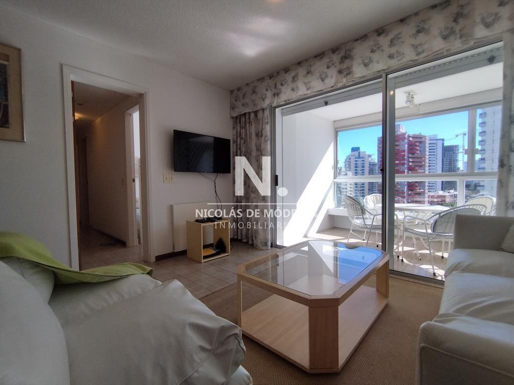 Alquiler y venta de apartamento de dos en Punta