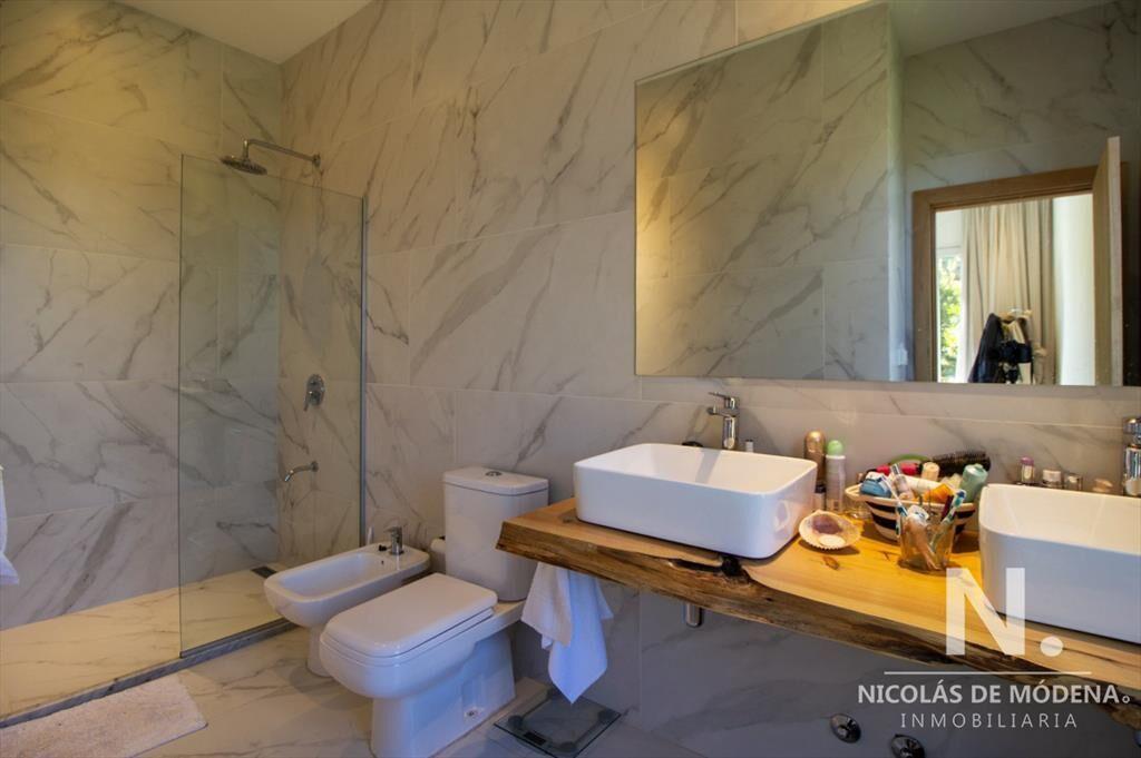 Moderna Casa de Cuatro dormitorios en Venta en JosÃ© Ignaci