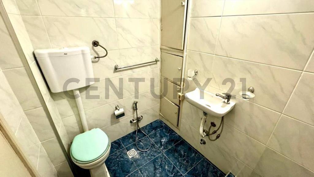 VENTA APARTAMENTO TRES CRUCES,1 DORMITORIO, 3er PISO ESCA...