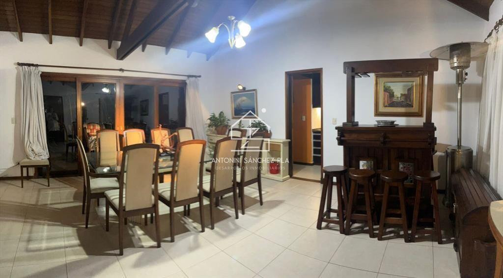 CASA EN ALQUILER CON PISCINA