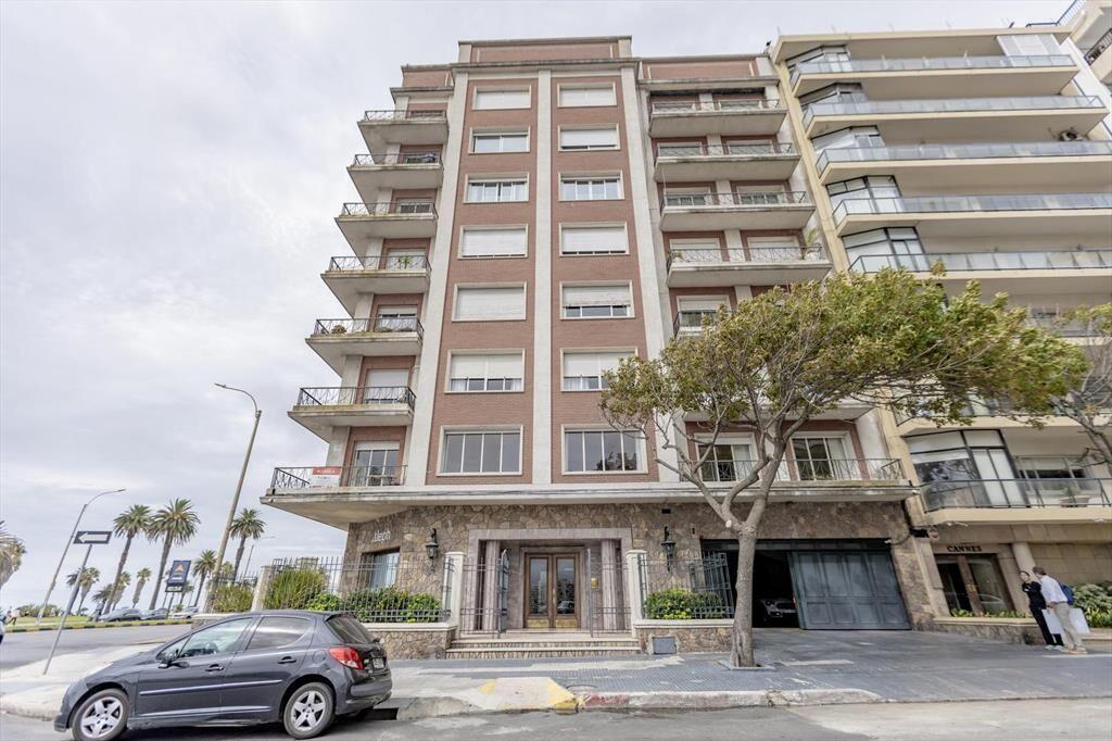 Excelente apartamento en Rambla y Juan Ma.Pérez