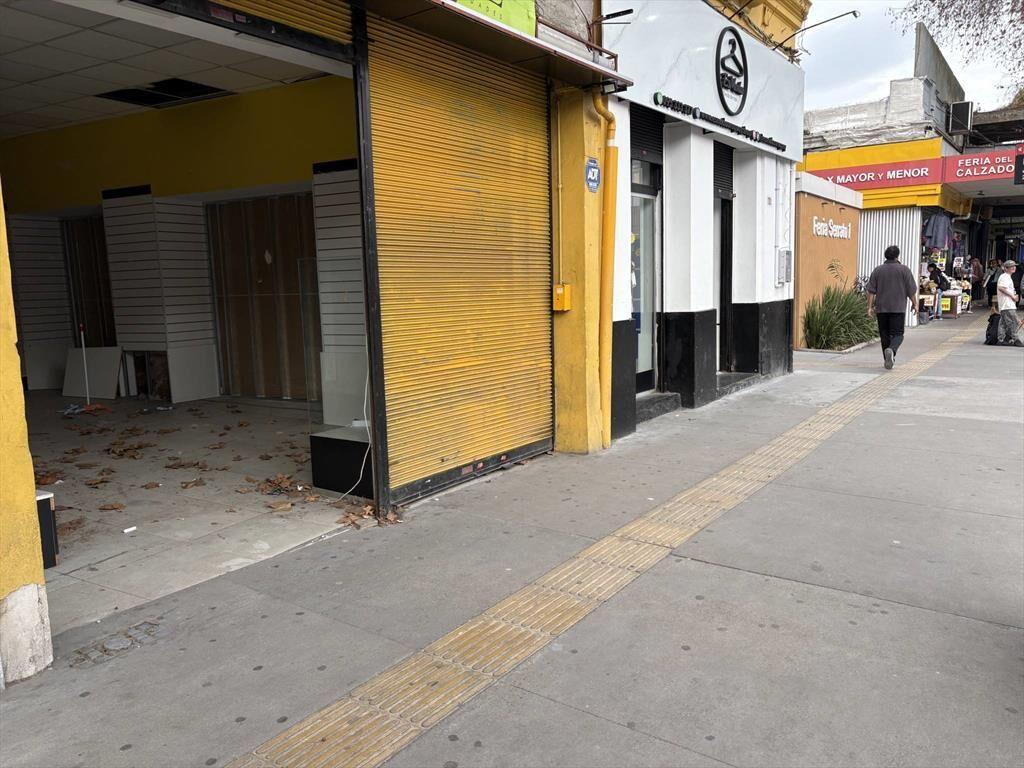 Alquiler - Local Comercial en Unión 200 m2 sobre Av. 8 de Oc