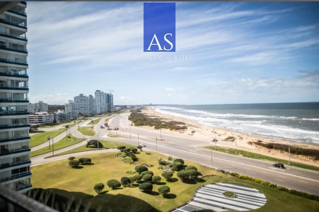 Apartamento de 4 dormitorios primera linea Playa