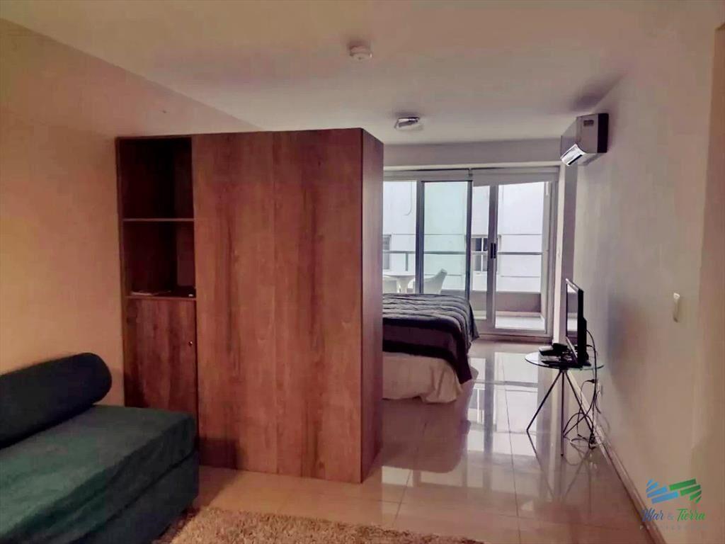 Vendo apartamento a 1 cuadra del puerto, edificio