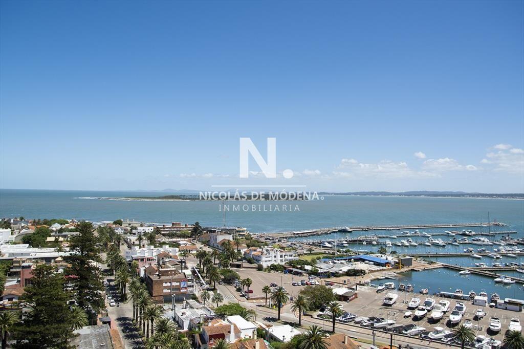 Apartamento de 3 dormitorios a la venta, a pasos