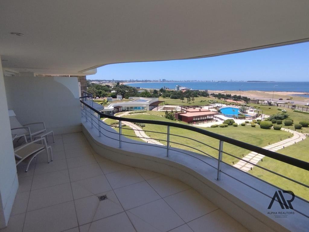 Apartamento en venta de 3 dormitorios c/ cochera en P. B...