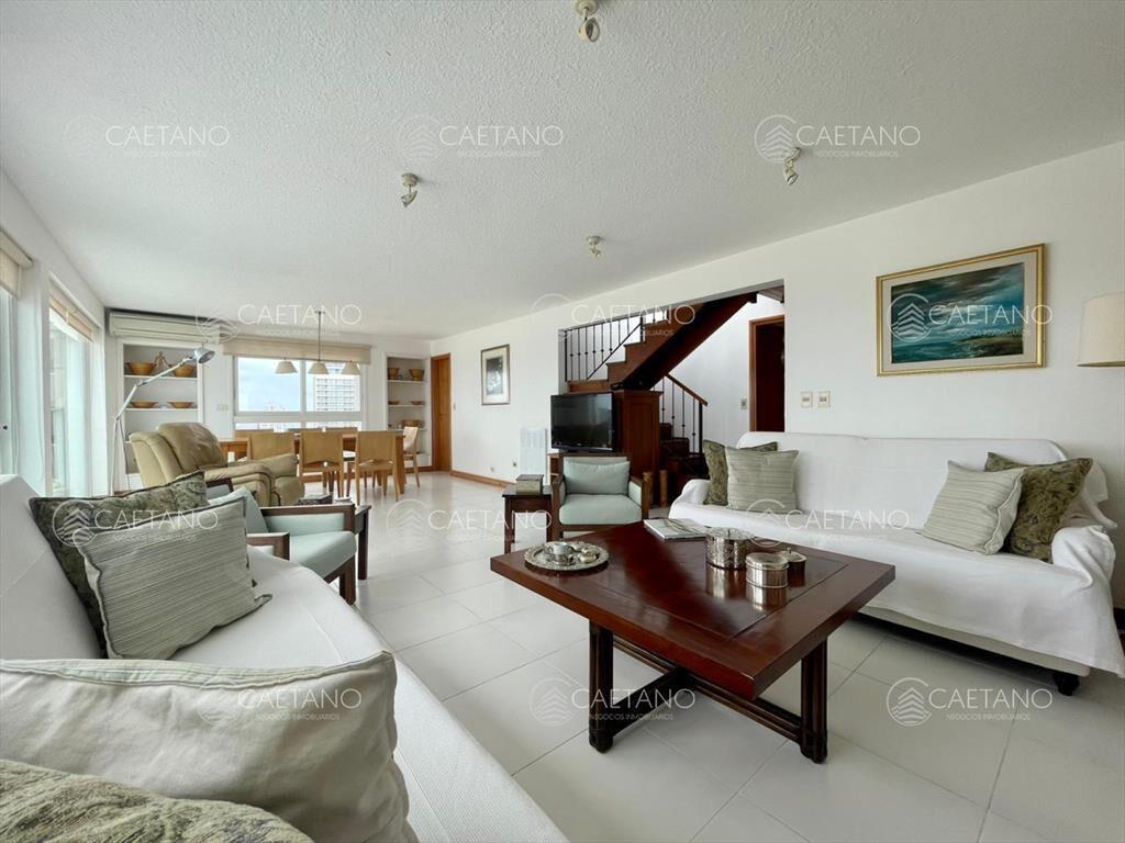 Excepcional penthouse en primera linea de la