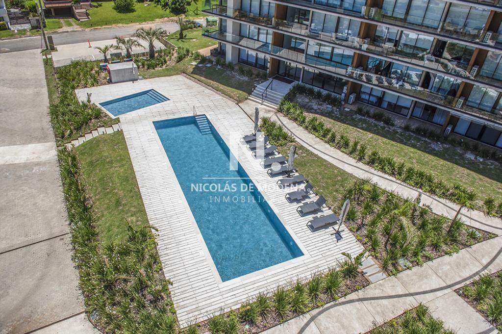 Primera Línea en Pinares: Exclusivo Apartamento de 2 Dormi