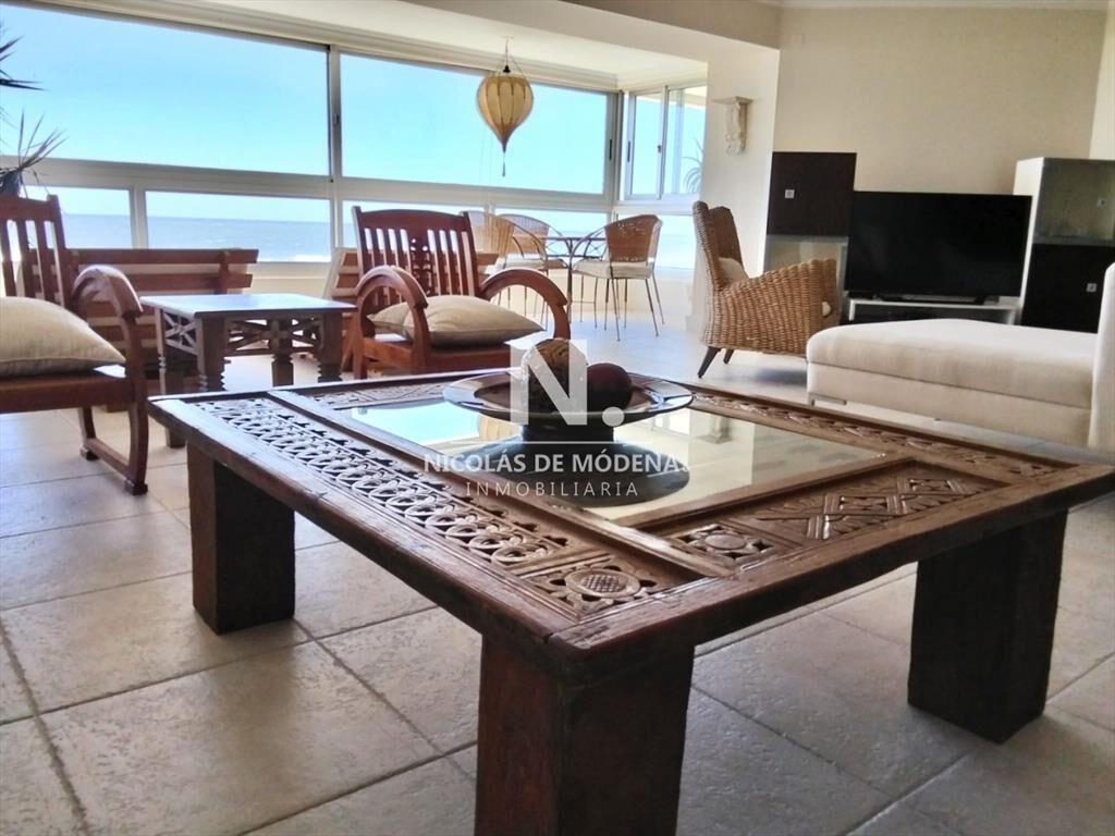 Exclusivo Apartamento Frente al Mar en Playa - de