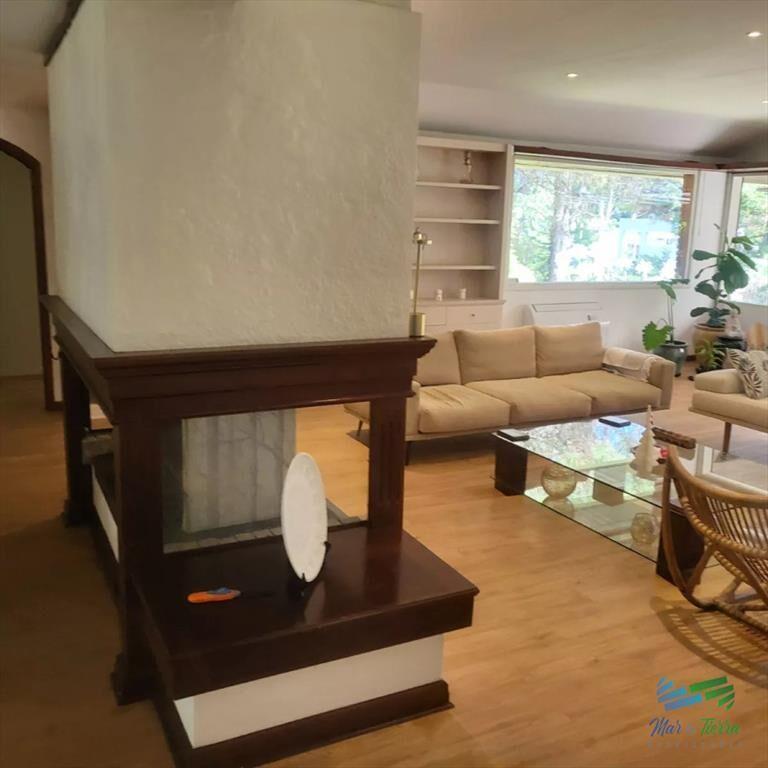 En venta casa 5 dormitorios con Apto de servicio,