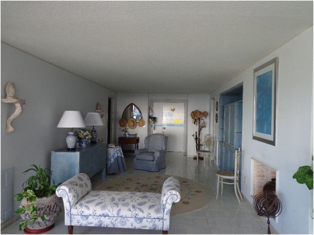 Apartamento de 3 dormitorios Frente al mar , del