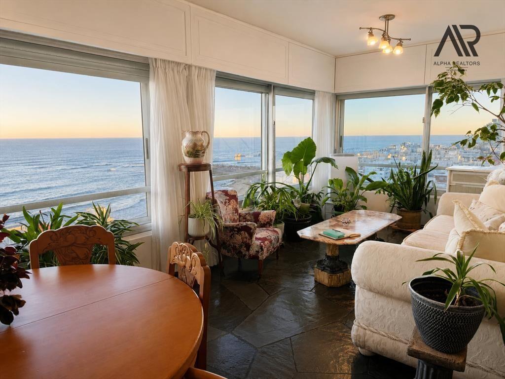 Apartamento en venta c/ cochera en Península