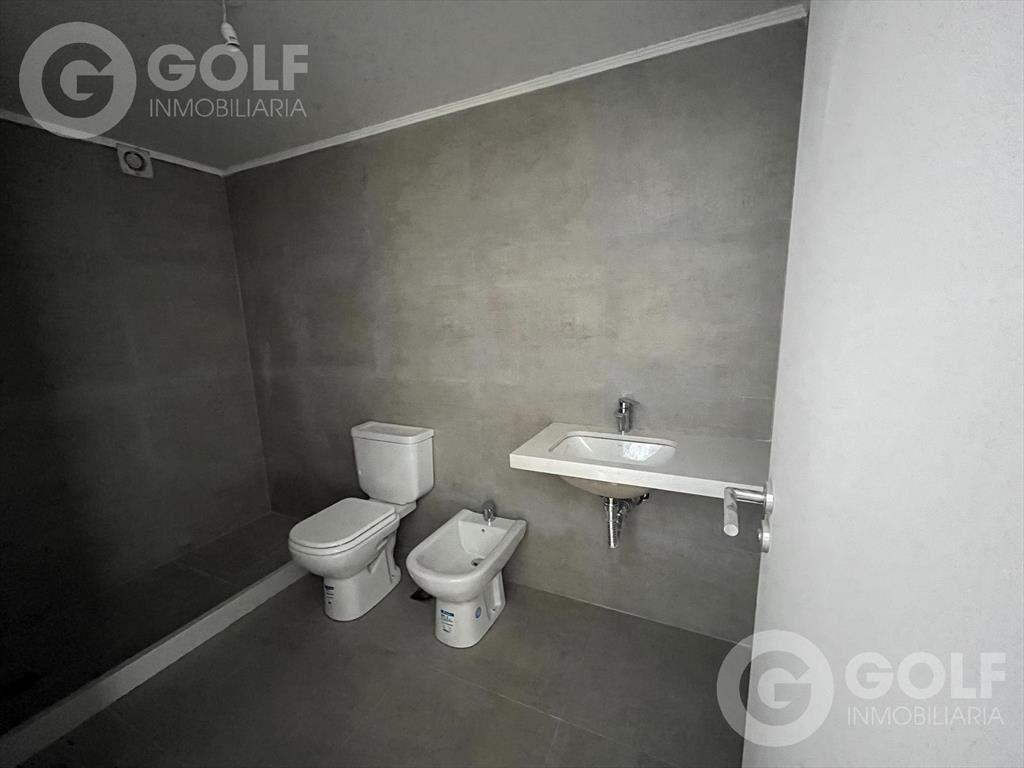 Venta de apartamento de dos dormitorios con terraza en el C