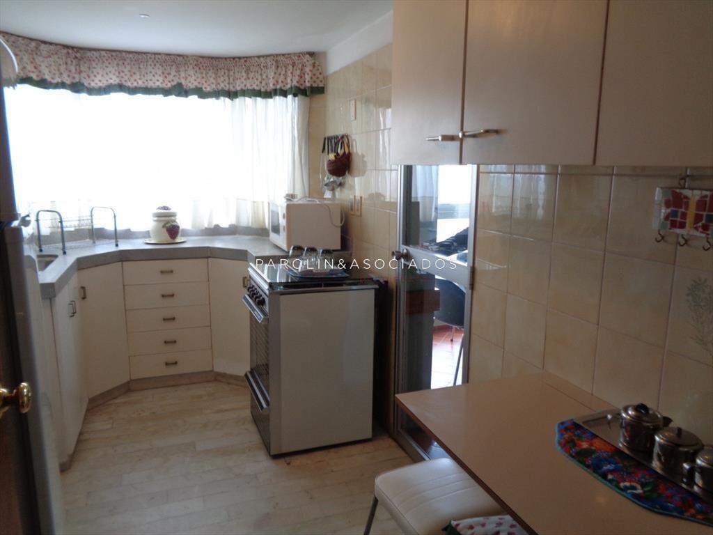 Apartamento en venta de 3 dormitorios con estufa