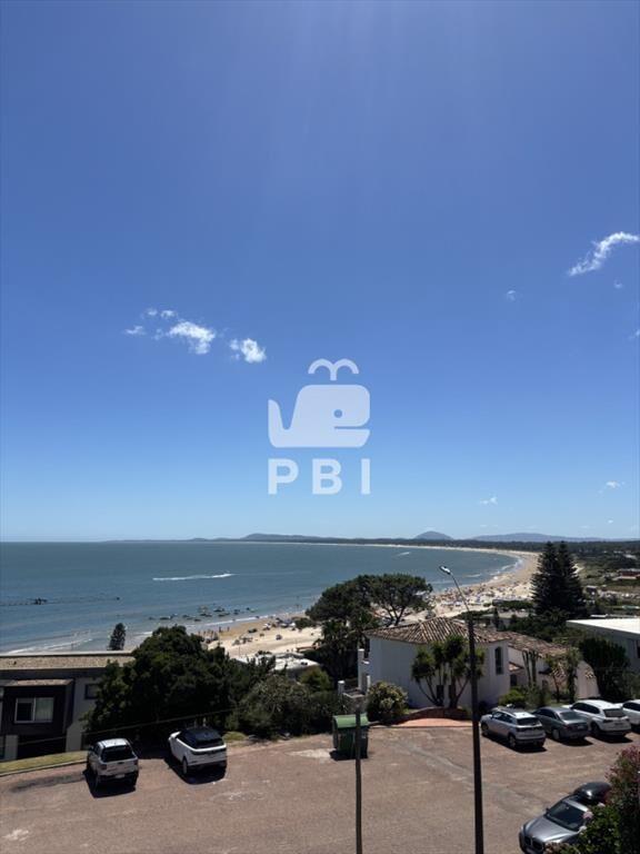 Casa en venta en Punta Ballena, con vista al mar.