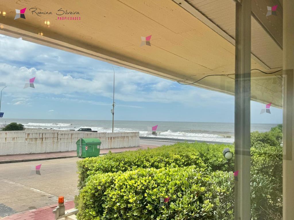Alquiler temporal primera linea al mar Edificio