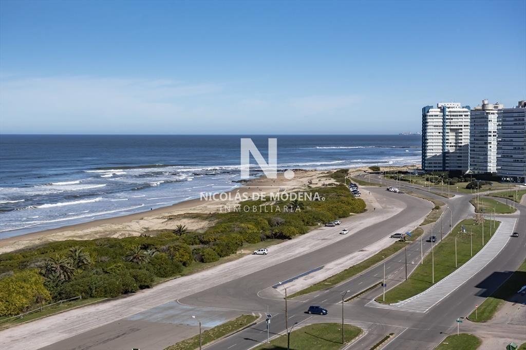 Vende apartamento de 3 dormitorios en Tiburon ,