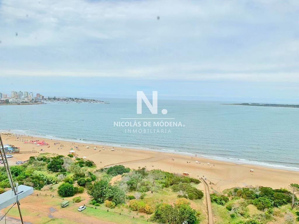 Penthouse en venta en Torre Tequendama, frente al