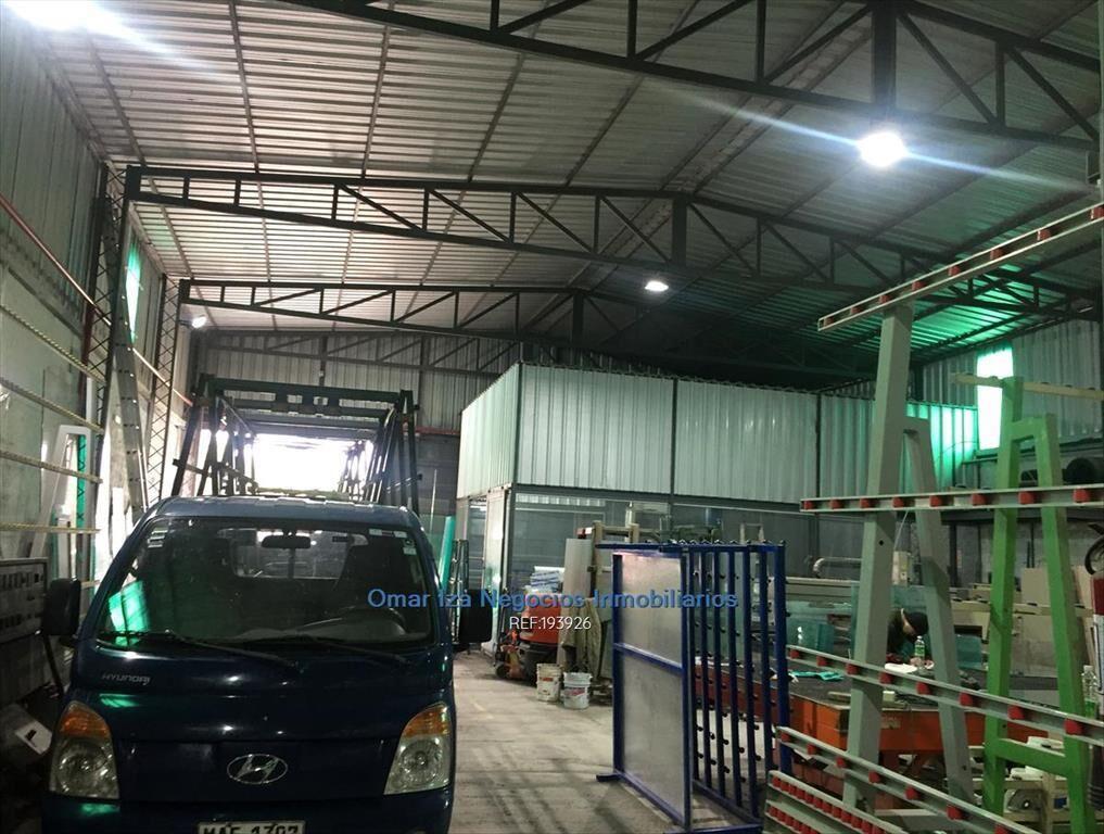 Venta local industrial deposito galpón Sayago, doble entrad