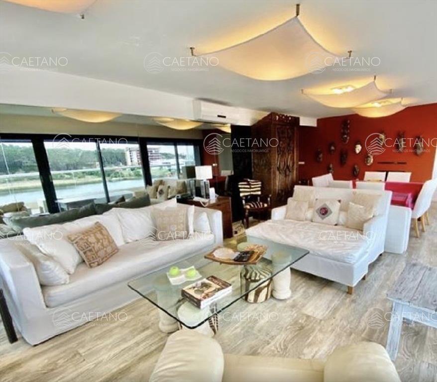 Apartamento Penthouse en Venta Con VIsta Tres