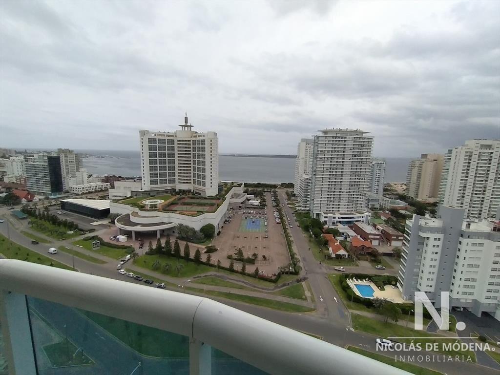 Playa Mansa , deartamento de 2 dormitorios en venta