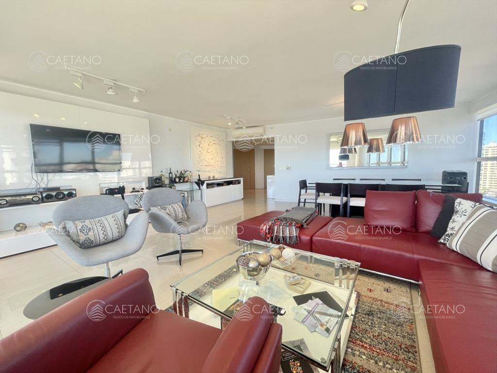 Venta Departamento - 3 dormitorios + servicio - -