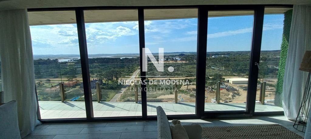 Vende apartamento de 2 dormitorios frente al mar