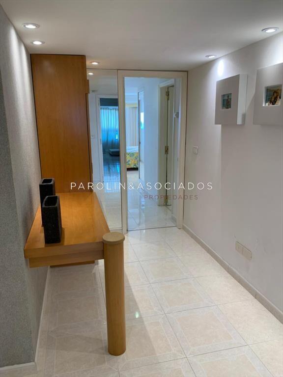 Apartamento en venta en Beverly Tower, Punta del