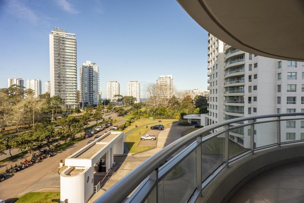 Vende apartamento con vista espectacular, de 3 dormitorios
