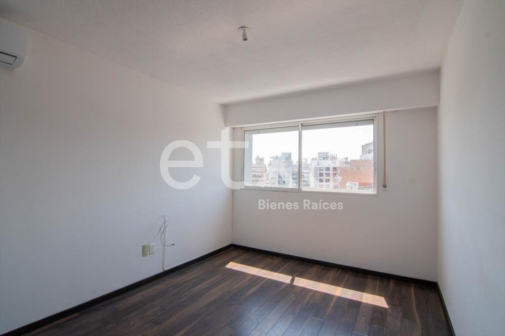 Venta con Renta Penthouse en Pocitos...