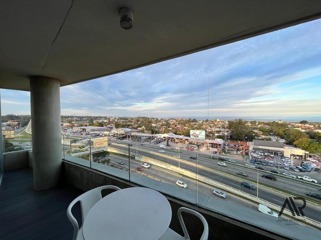 Apartamento en venta de 2 dormitorios con garaje en Carrasco