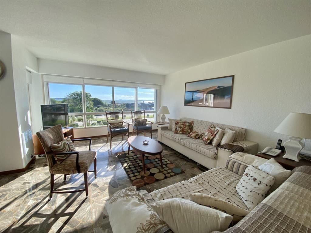 VENTA APARTAMENTO 4 DORMITORIOS, MALECON IV- PUNTA DEL ESTE