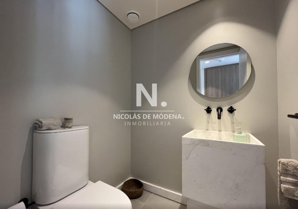 En venta apartamento en Manantiales de 3 dormitorios, con v
