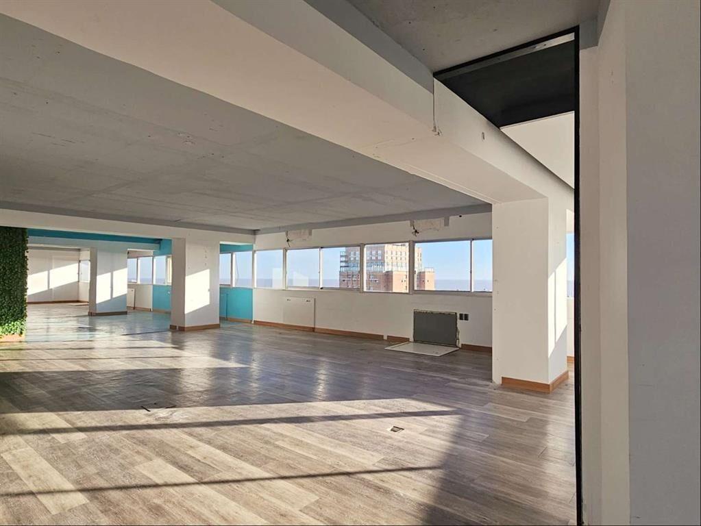 ALQUILER - OFICINA CORDON S/ 18 DE JULIO - EDIFICIO CORPORA