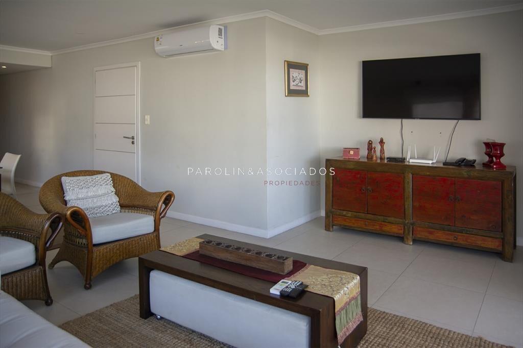 Apartamento de 3 dormitorios con parrillero en en