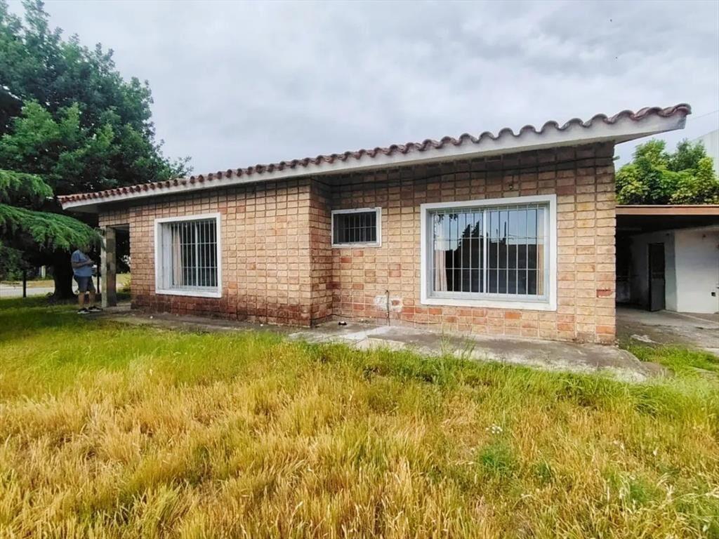 Casa en venta c/ cochera en Canelones