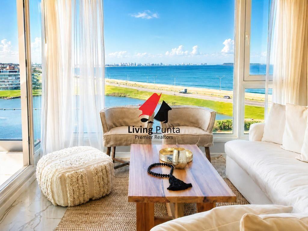 Vende apartamento con vista al mar de 3 suites,