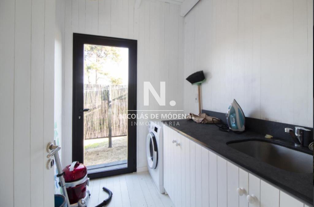 Vende casa en Laguna escondida de 4 dormitorios.