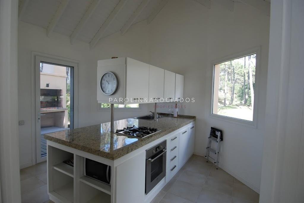 Casa en venta de 4 dormitorios en Laguna Blanca