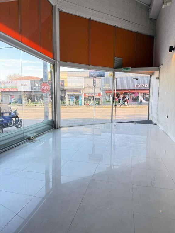 Venta Esquina Paso Molino – 3 Locales Comerciales con Renta