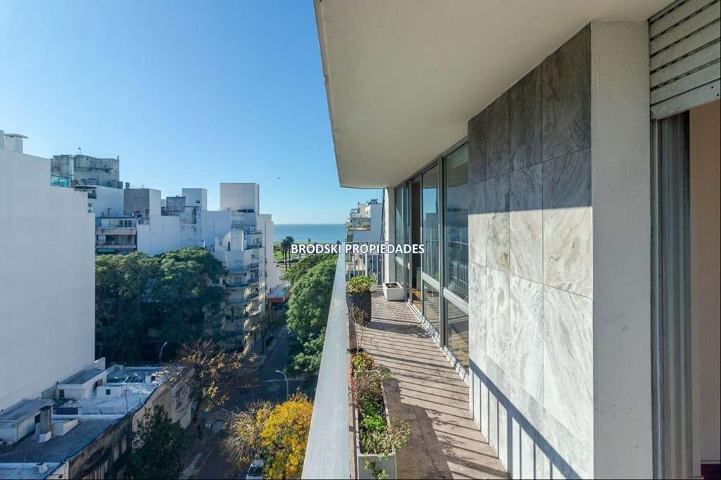 VENTA APARTAMENTO EN PUNTA CARRETAS A PASOS DEL MAR - 3 DOR