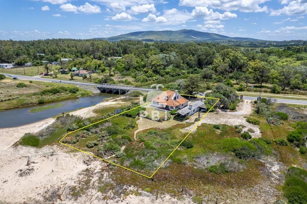 Casa en primera lÃ­nea al mar - Ref : PBI3194
