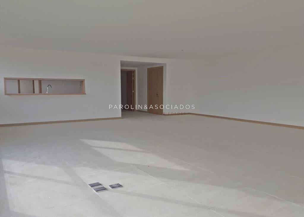 Apartamento en venta de 3 dormitorios + en Punta