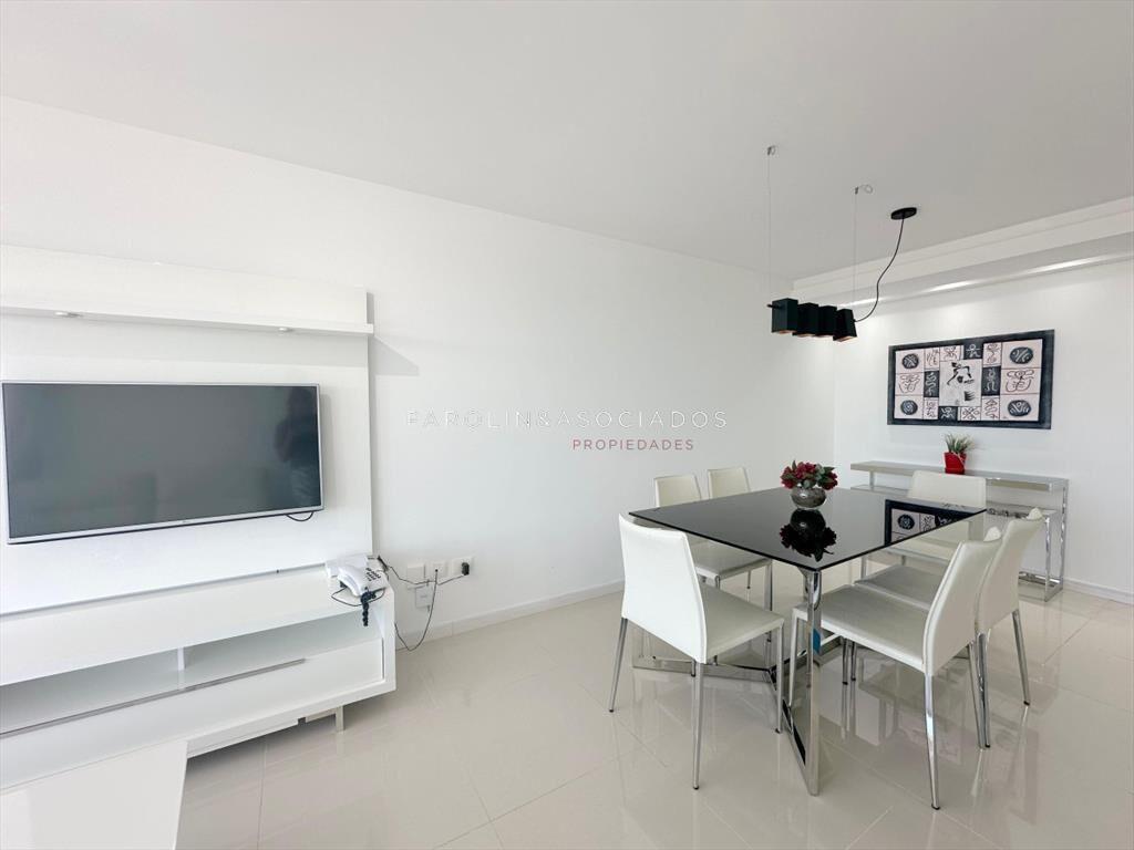 Apartamento en venta de 3 dormitorios en torre