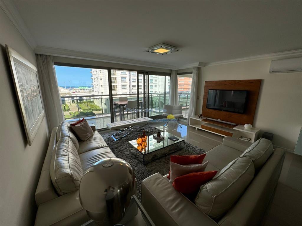 Apartamento en Venta de 3 dormitorios en Punta ,